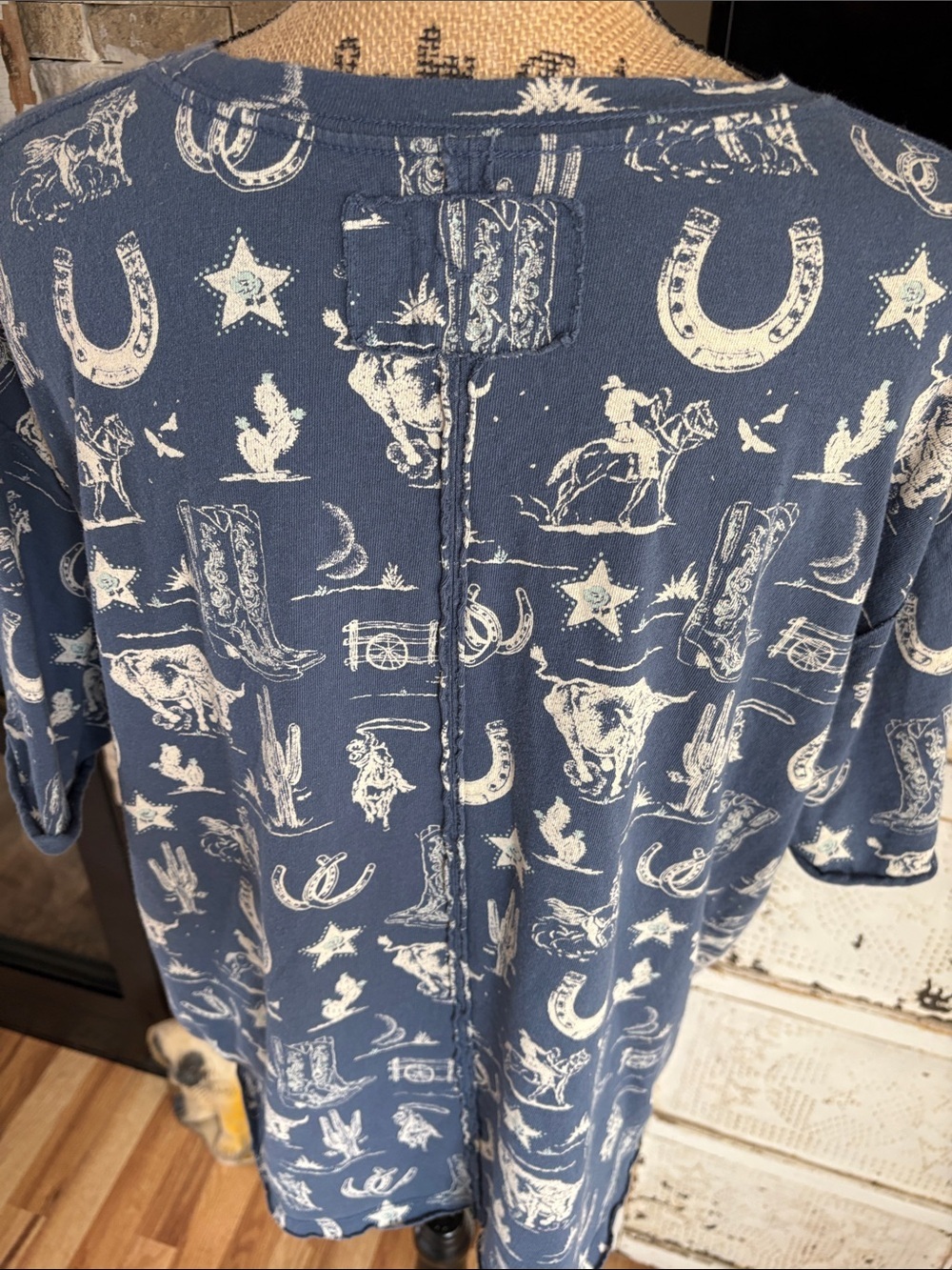 Free People blue painted graphic tshirt western theme drop shoulder horseshoe - Picture 10 of 16